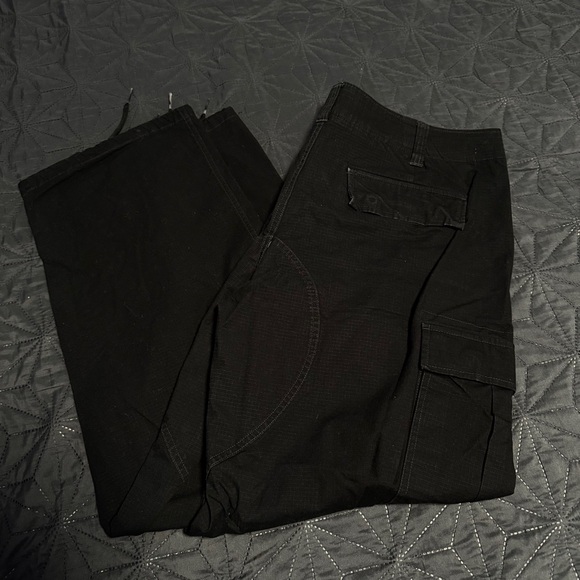 Nike Black and Cream Skate Shorts with SB Label - Picture 2 of 3